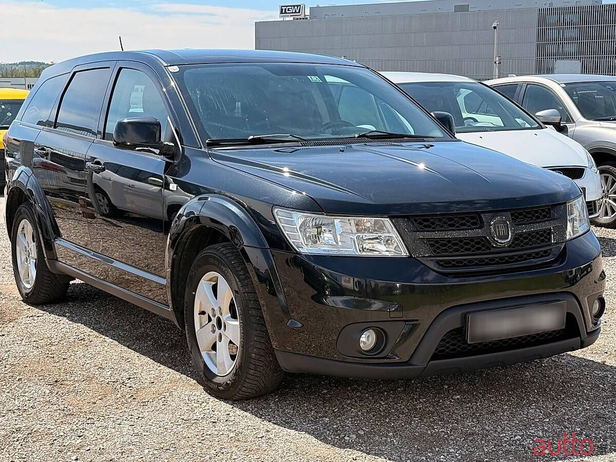 2012' Fiat Freemont photo #3