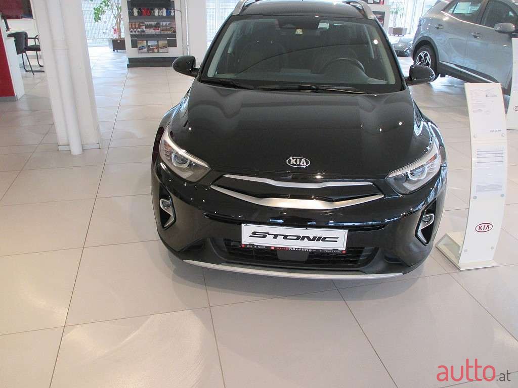 2021' Kia Stonic photo #1
