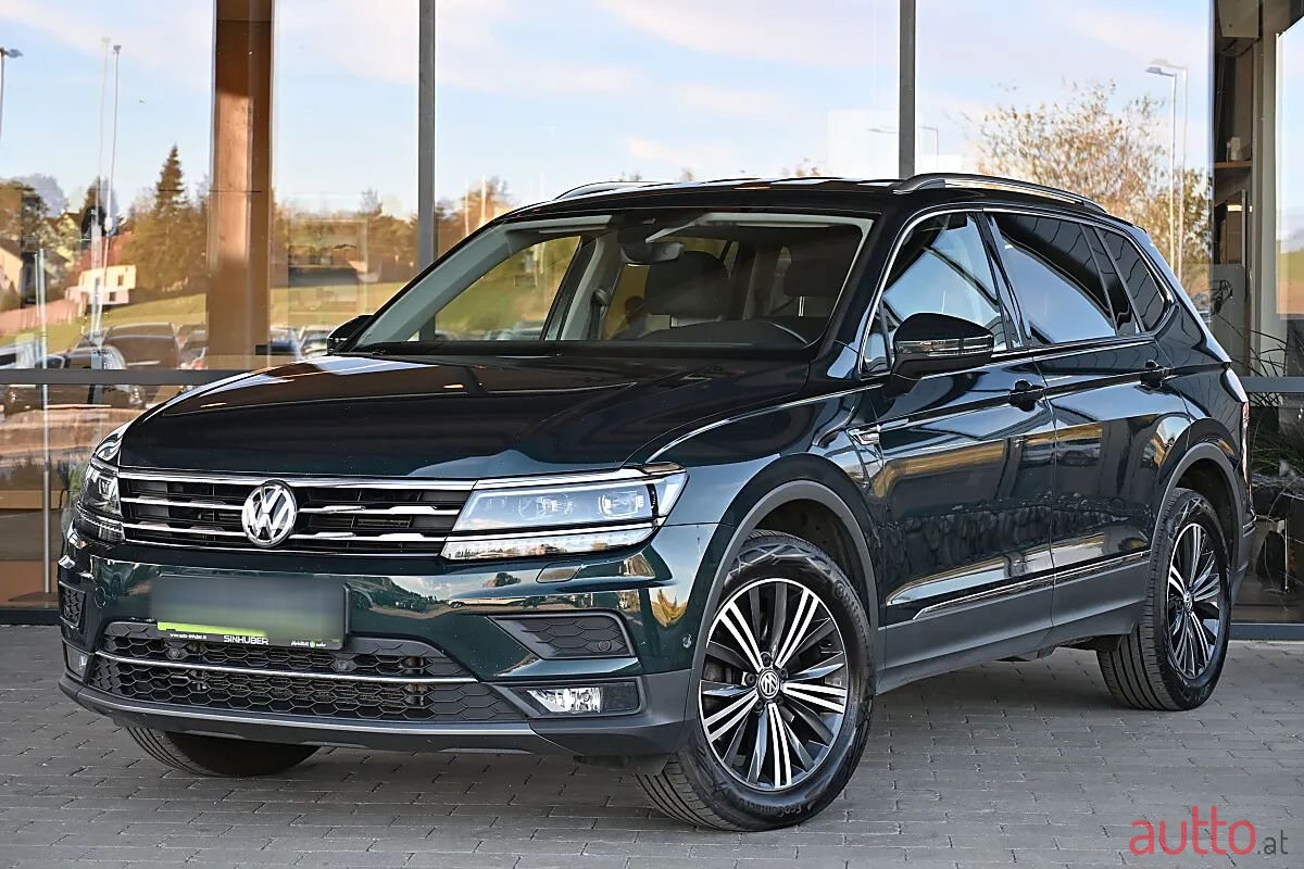 2020' Volkswagen Tiguan photo #1