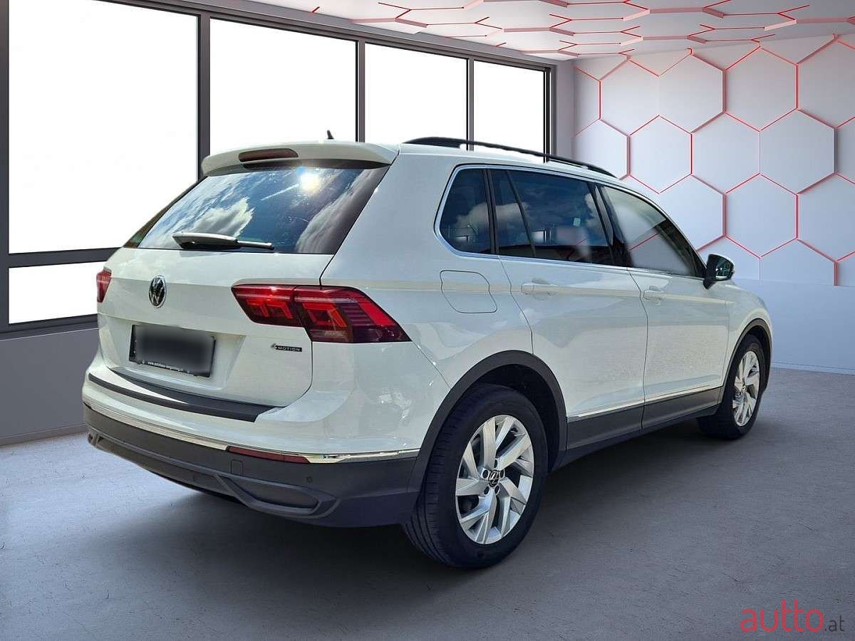 2021' Volkswagen Tiguan photo #4