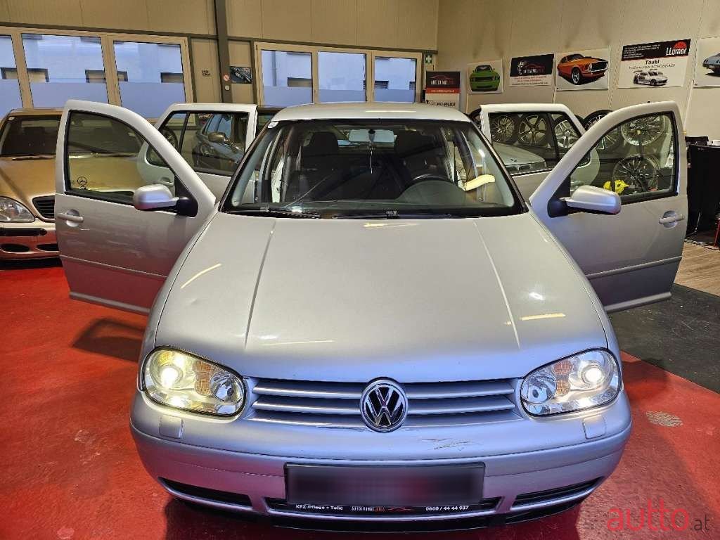 2002' Volkswagen Golf photo #1
