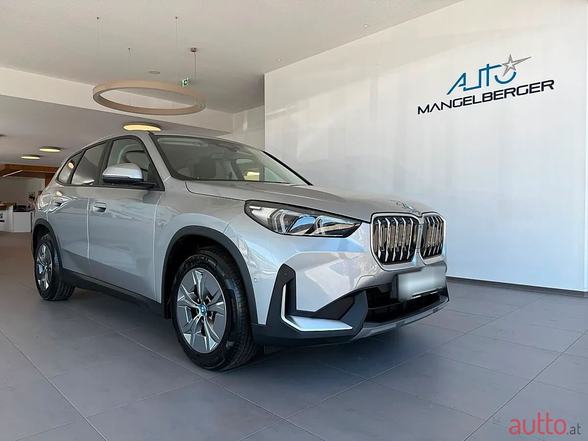 2023' BMW iX1 photo #1