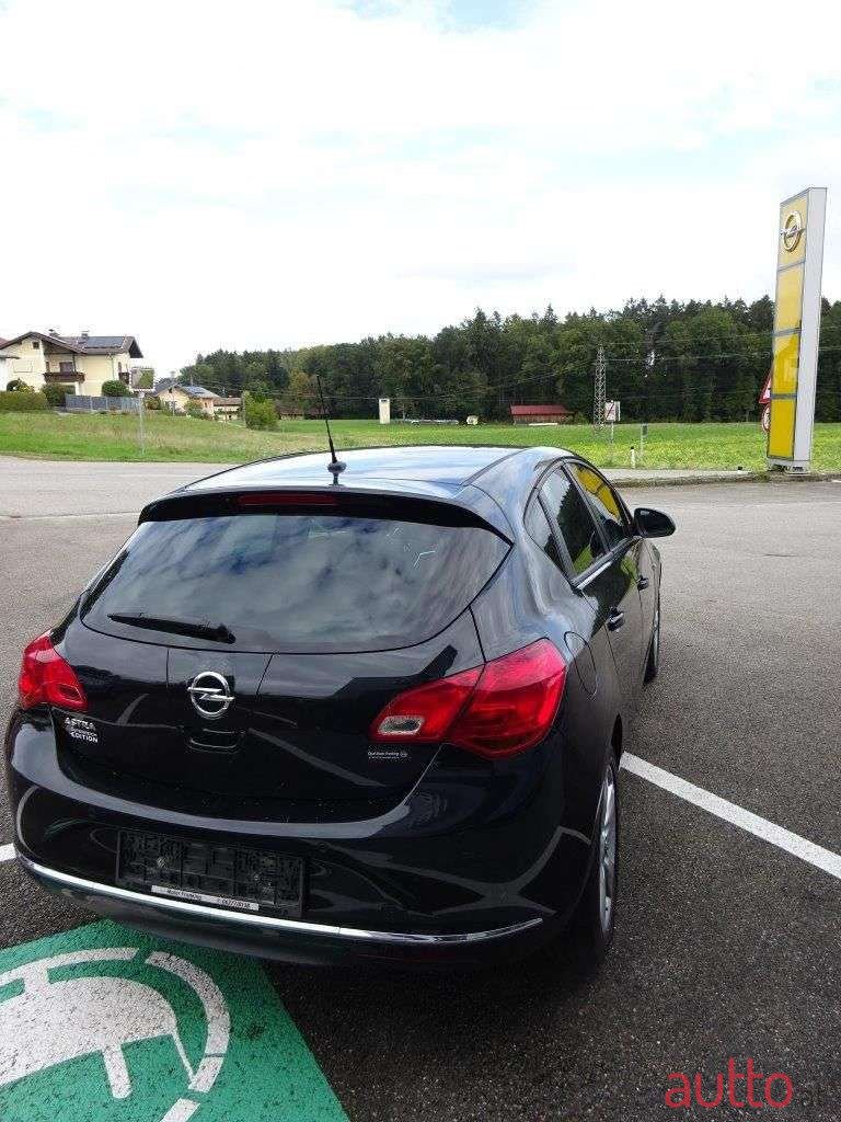 2015' Opel Astra photo #2