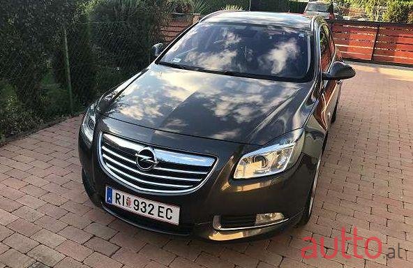 2010' Opel Insignia photo #1