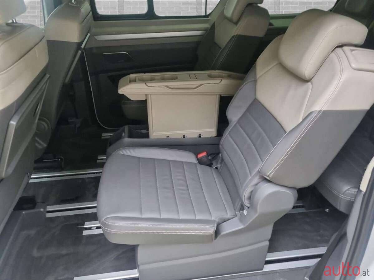 2023' Volkswagen Multivan photo #5