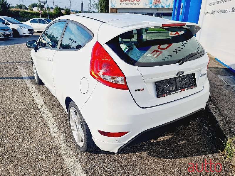 2010' Ford Fiesta photo #4