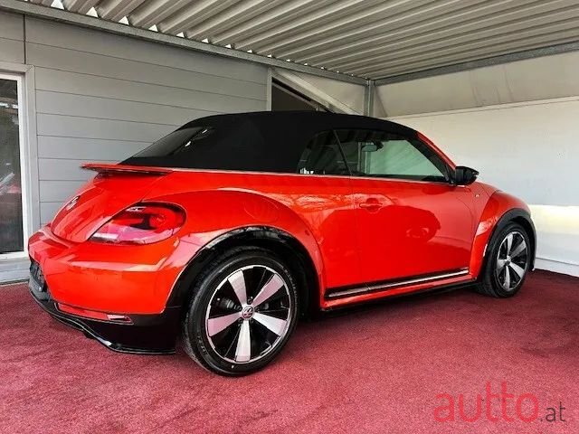 2017' Volkswagen Beetle photo #4
