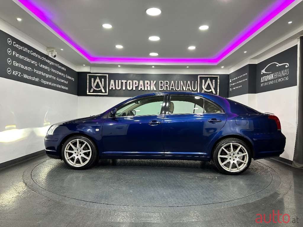 2004' Toyota Avensis photo #3