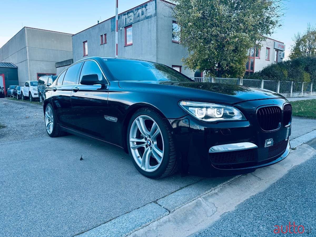 2011' BMW 7Er-Reihe photo #2