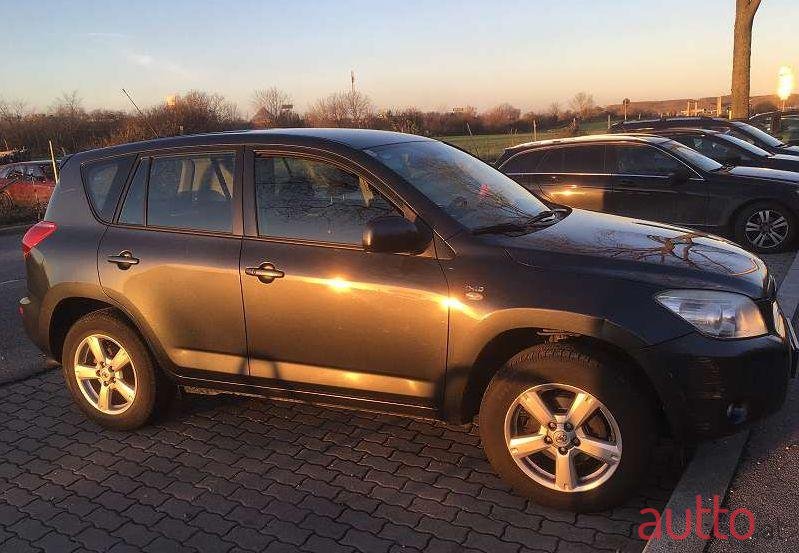 2007' Toyota RAV4 photo #1