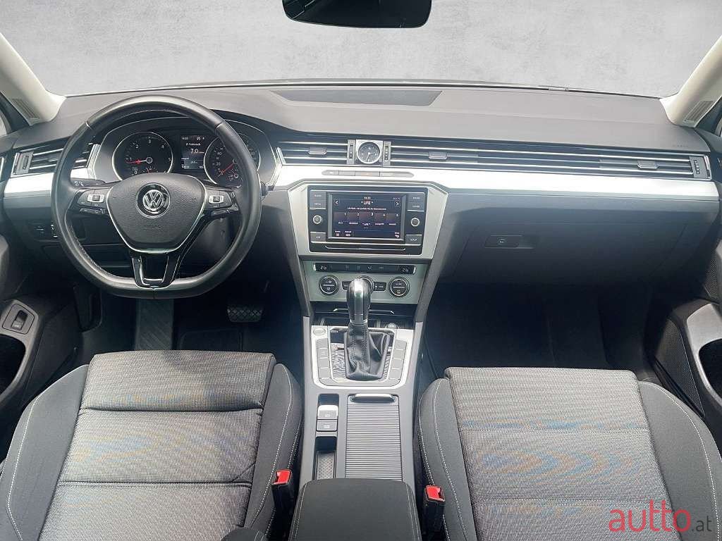 2019' Volkswagen Passat photo #3