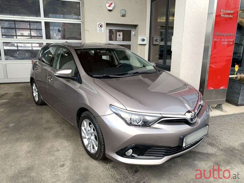 2015' Toyota Auris photo #1