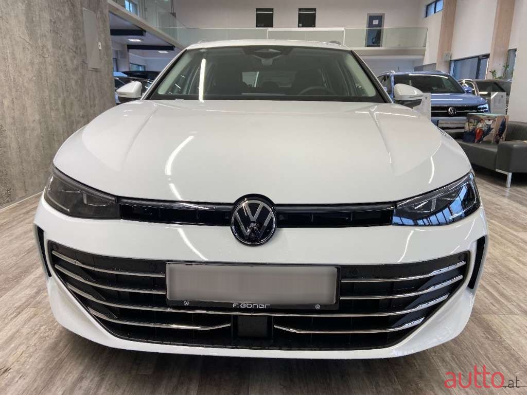 2023' Volkswagen Passat photo #2