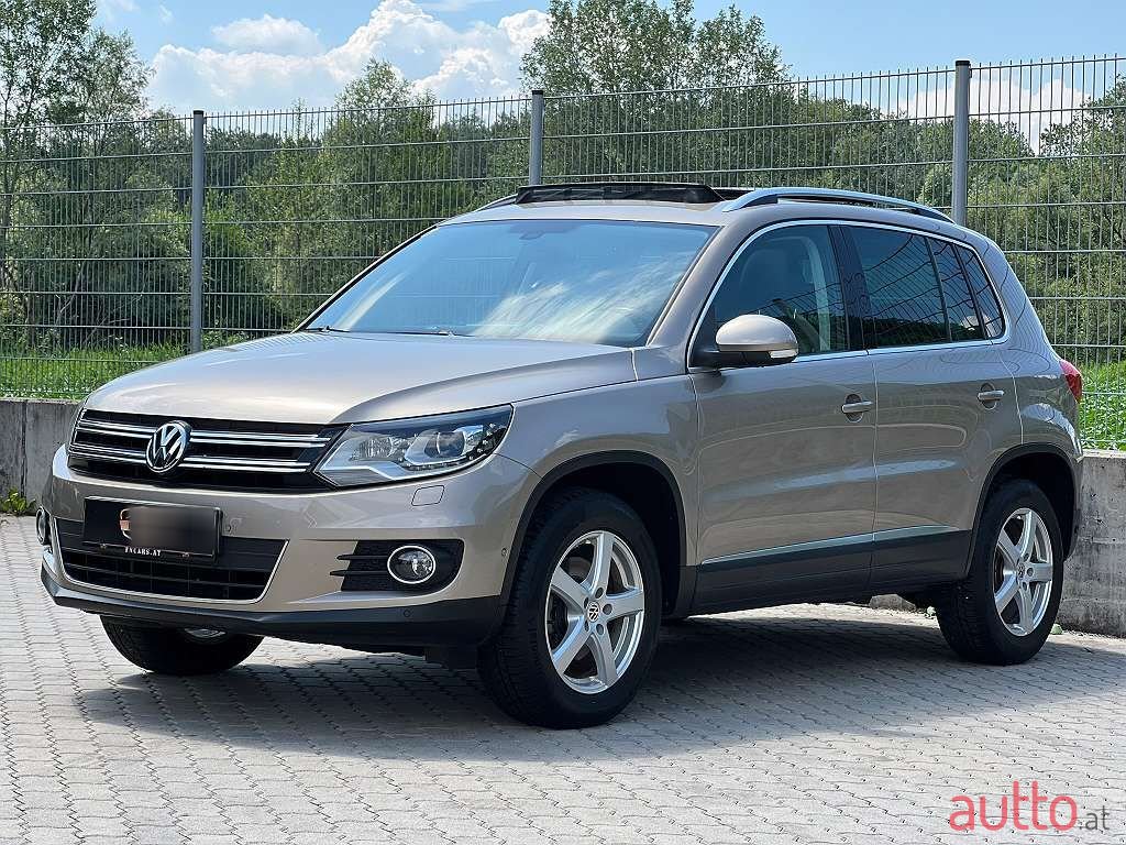 2012' Volkswagen Tiguan photo #3
