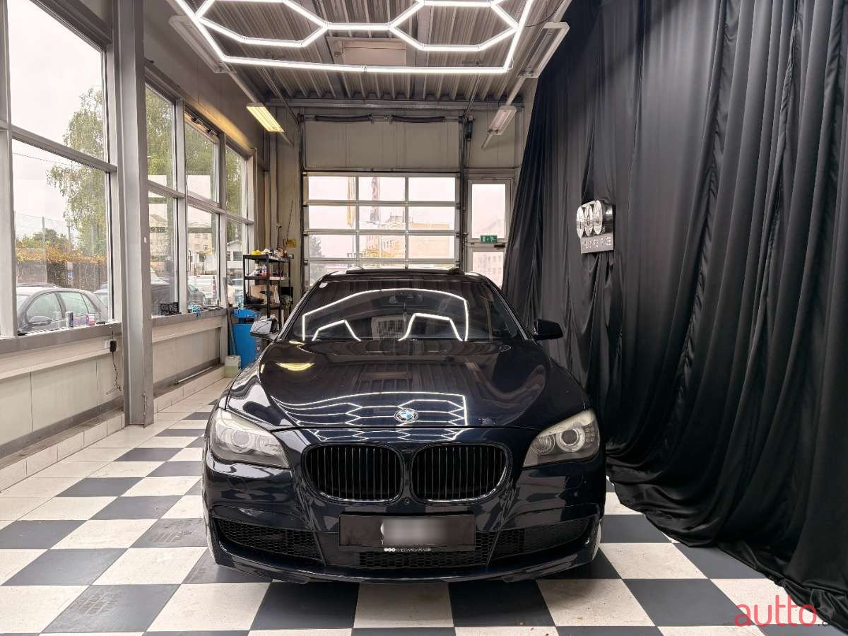 2011' BMW 7Er-Reihe photo #2