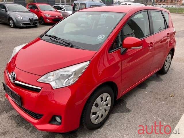 2011' Toyota Verso photo #1