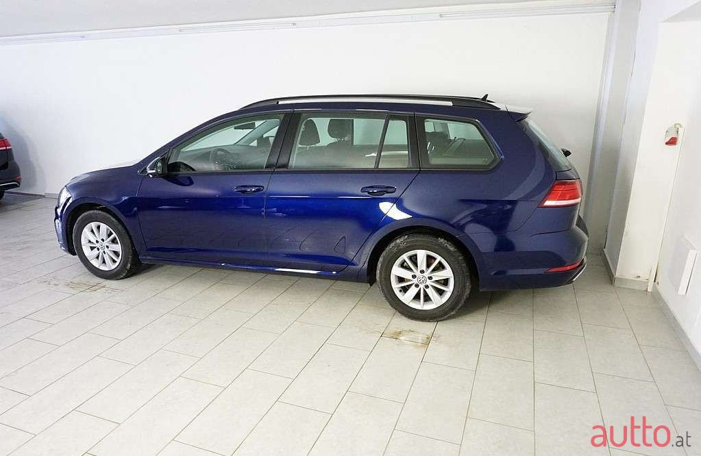 2019' Volkswagen Golf photo #2