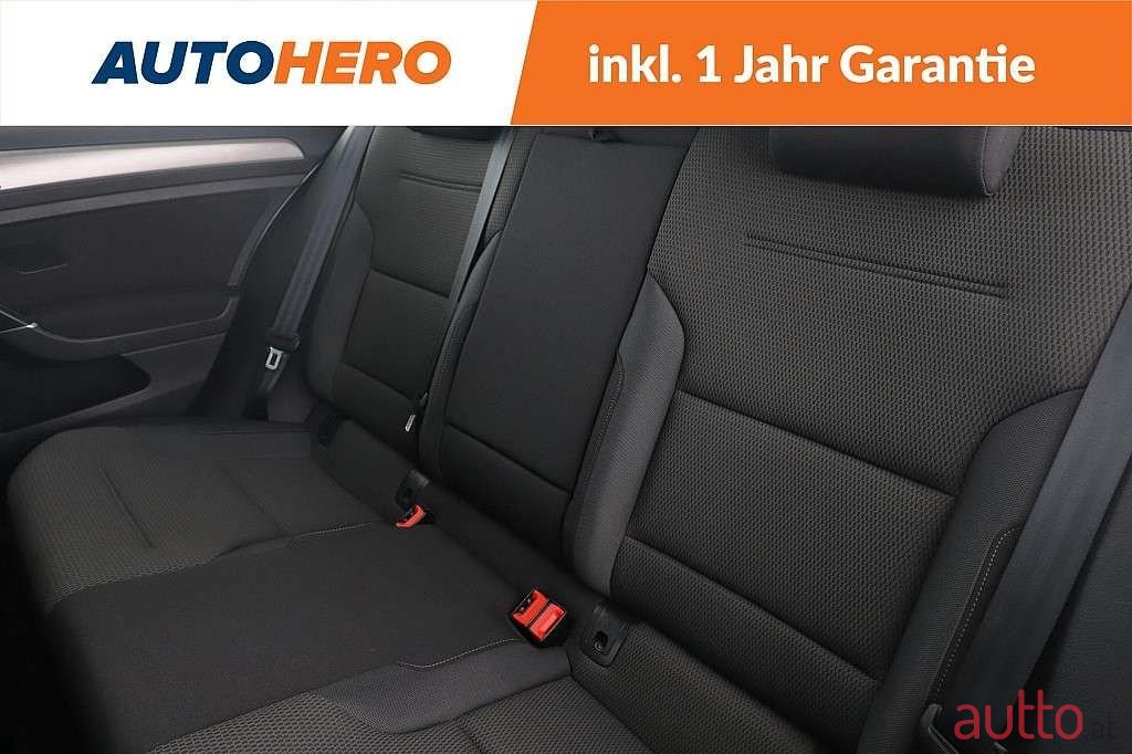 2015' Volkswagen Golf photo #6