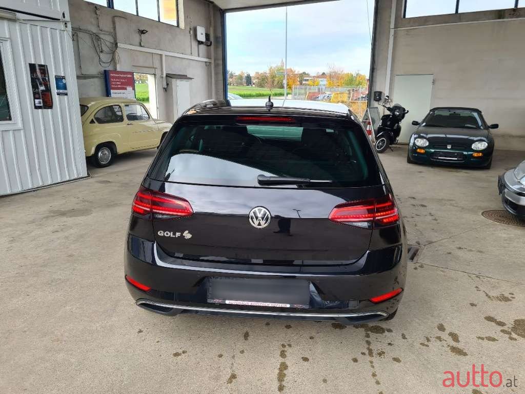 2018' Volkswagen Golf photo #6
