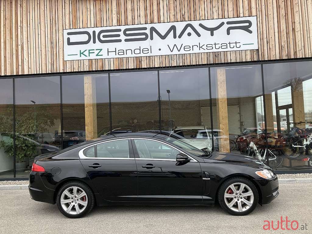 2011' Jaguar XF photo #6