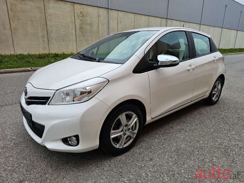 2013' Toyota Yaris photo #1