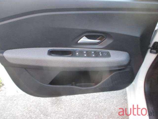 2023' Dacia Sandero photo #6