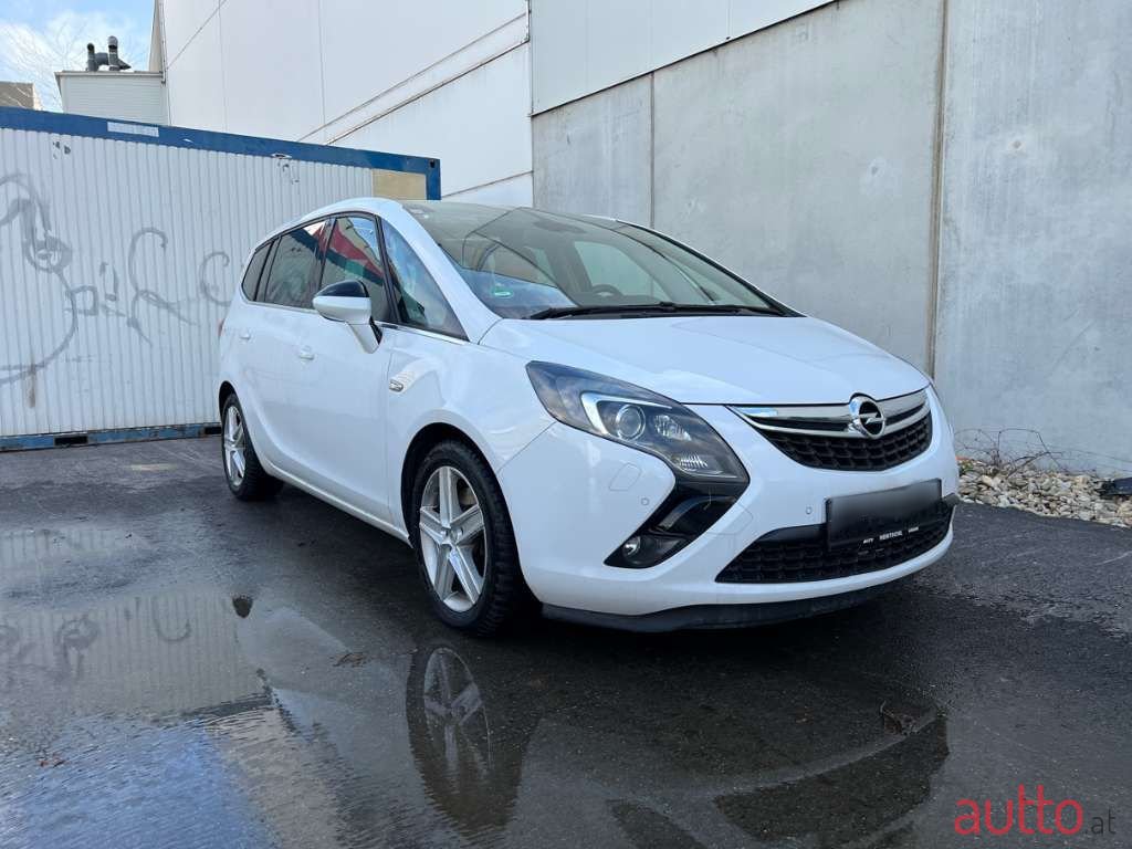 2016' Opel Zafira photo #1