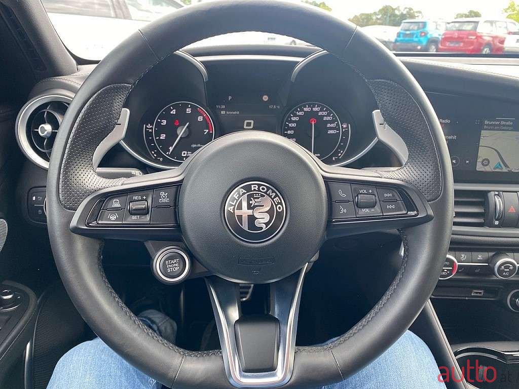 2020' Alfa Romeo Giulia photo #5