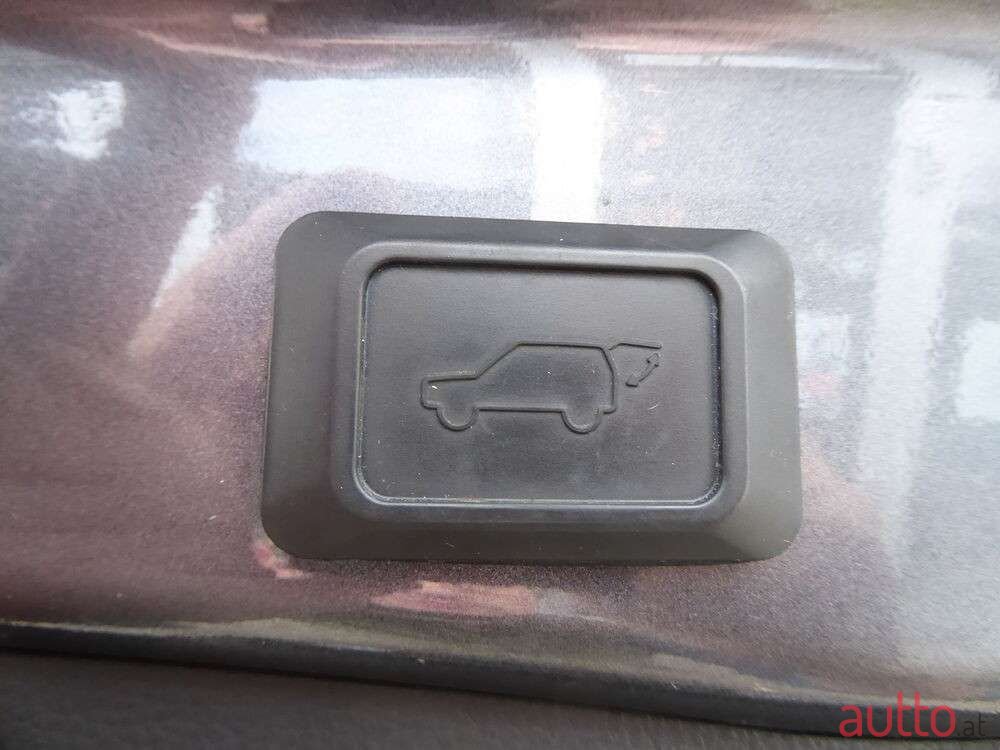 2021' Toyota RAV4 photo #5