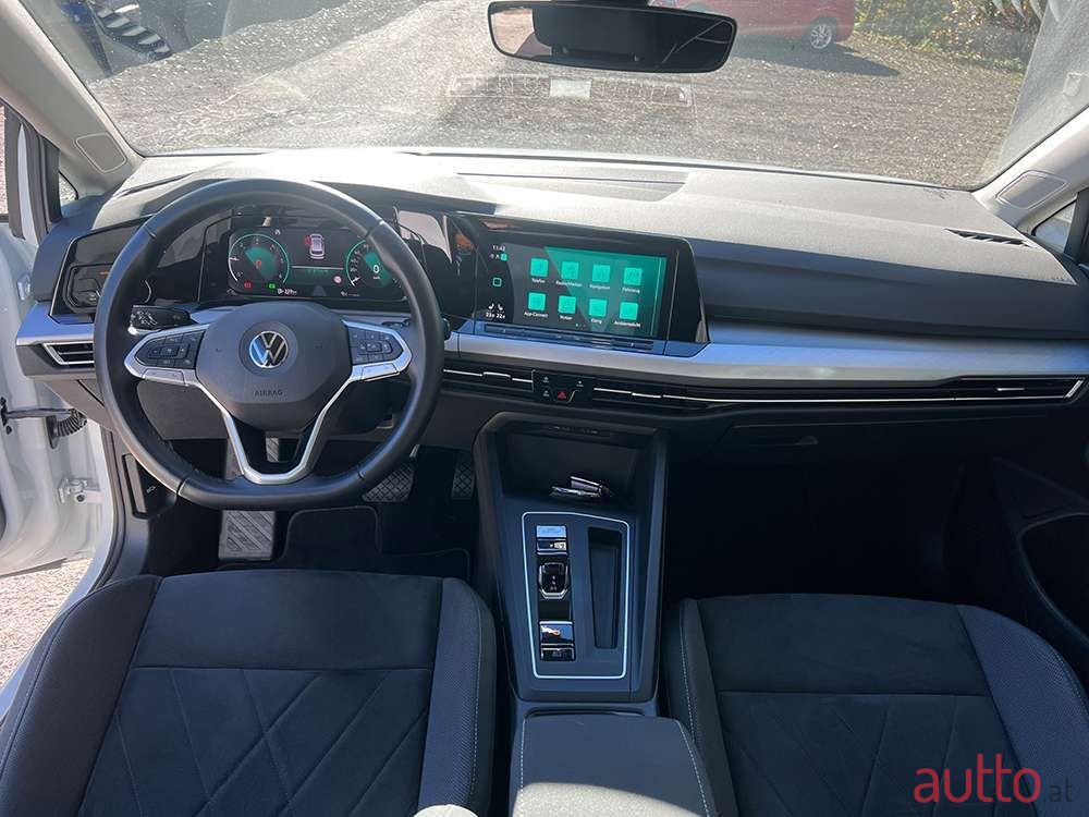 2022' Volkswagen Golf photo #6