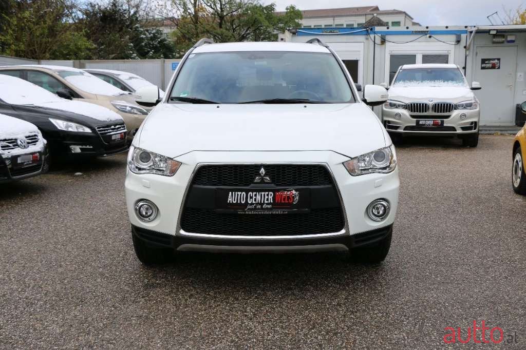2012' Mitsubishi Outlander photo #2