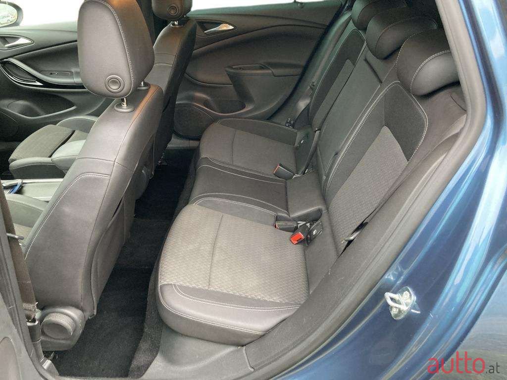 2017' Opel Astra photo #5
