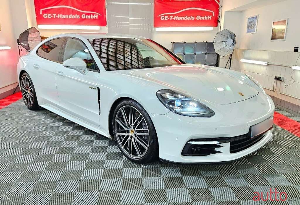 2017' Porsche Panamera photo #6