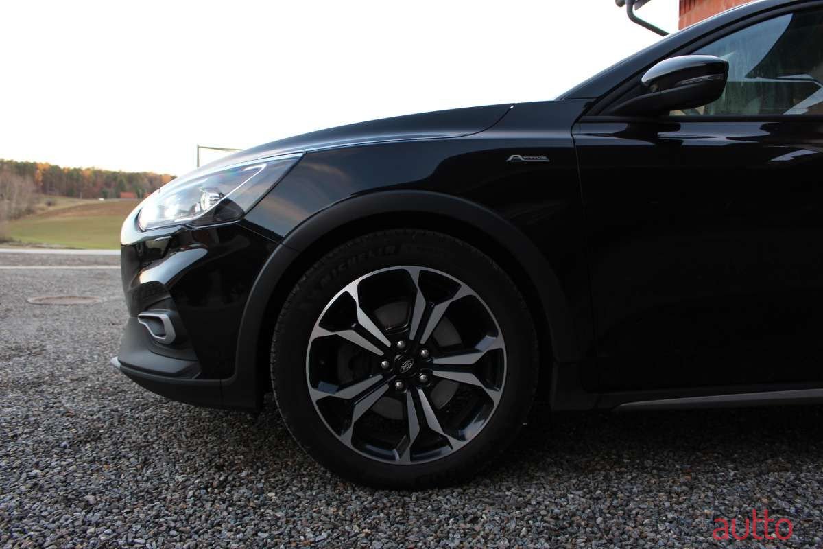 2019' Ford Focus photo #5