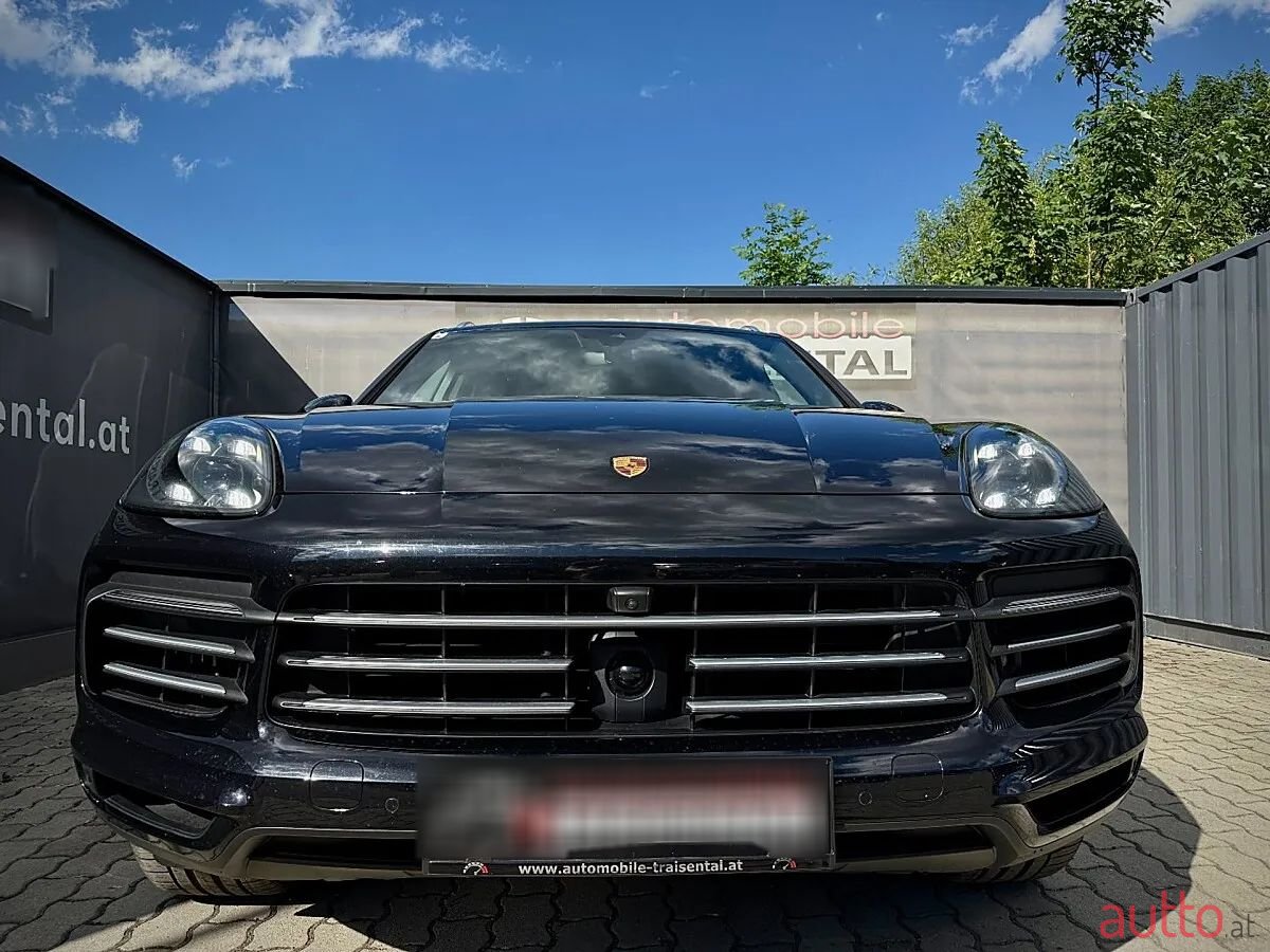 2019' Porsche Cayenne photo #3