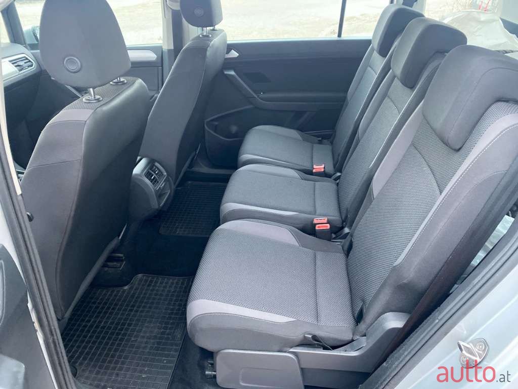 2018' Volkswagen Touran photo #4