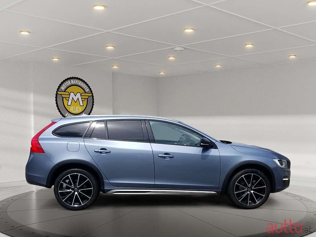 2017' Volvo V60 photo #4