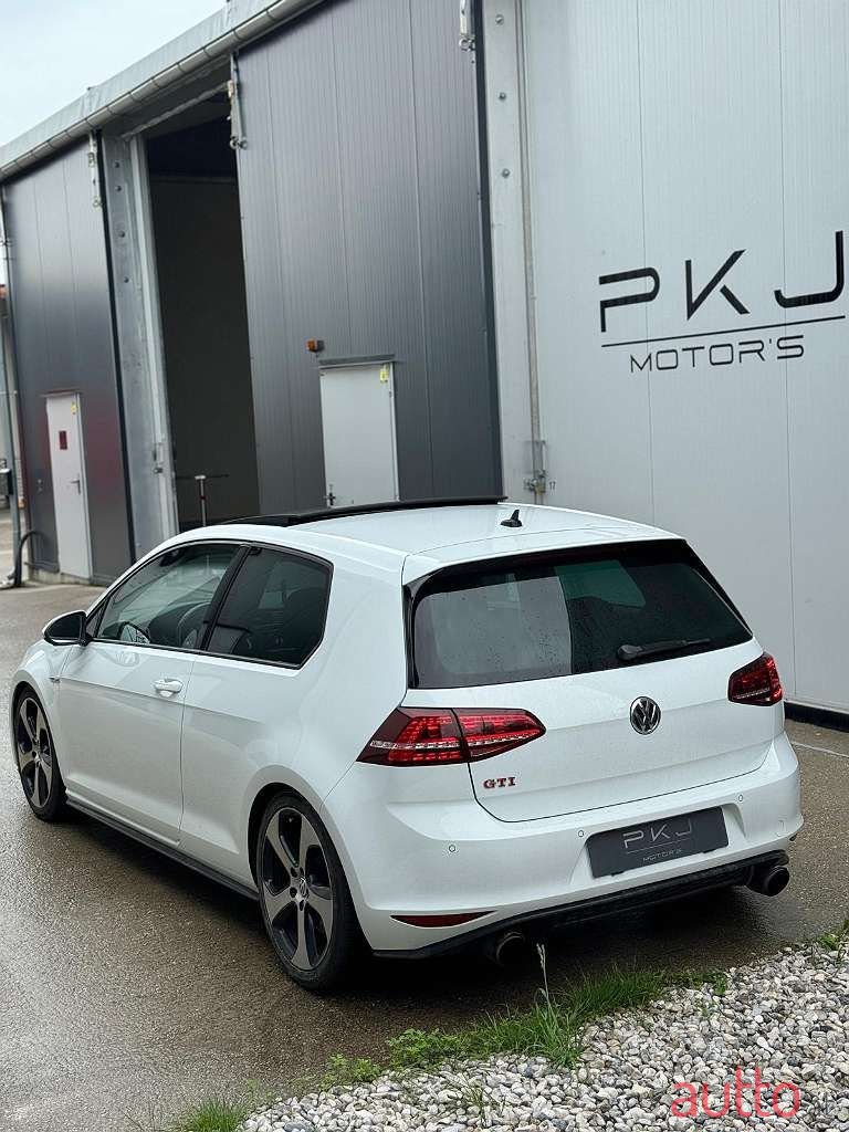 2014' Volkswagen Golf photo #2