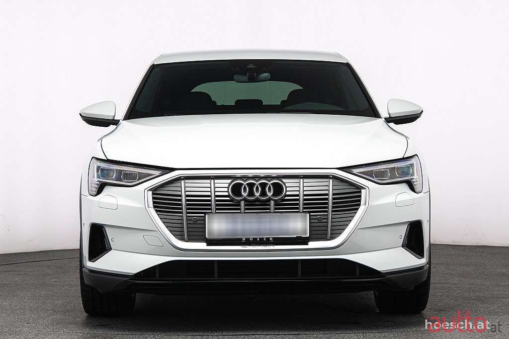 2022' Audi e-tron photo #2