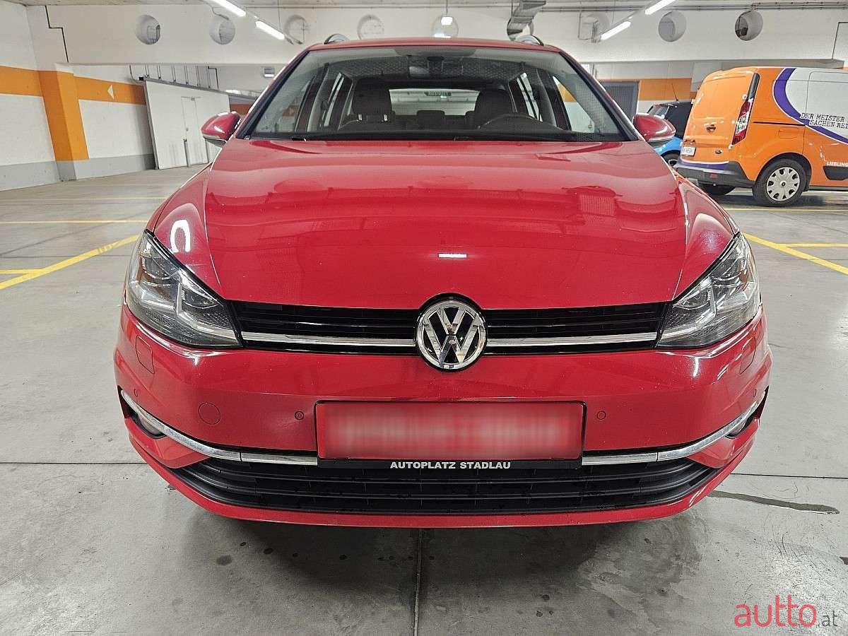 2017' Volkswagen Golf photo #3