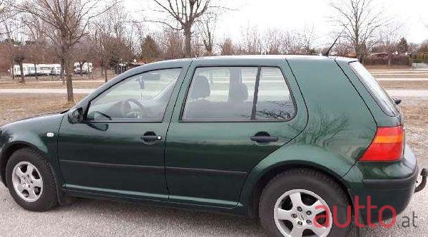 2001' Volkswagen Golf photo #1