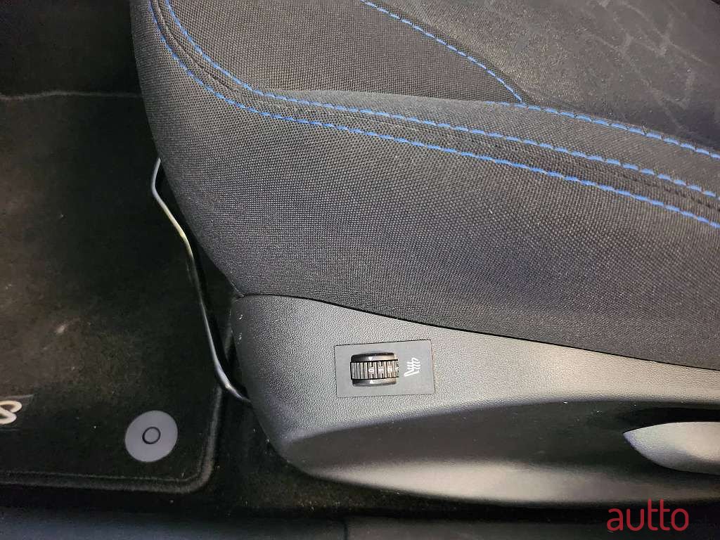 2018' Peugeot 2008 photo #3