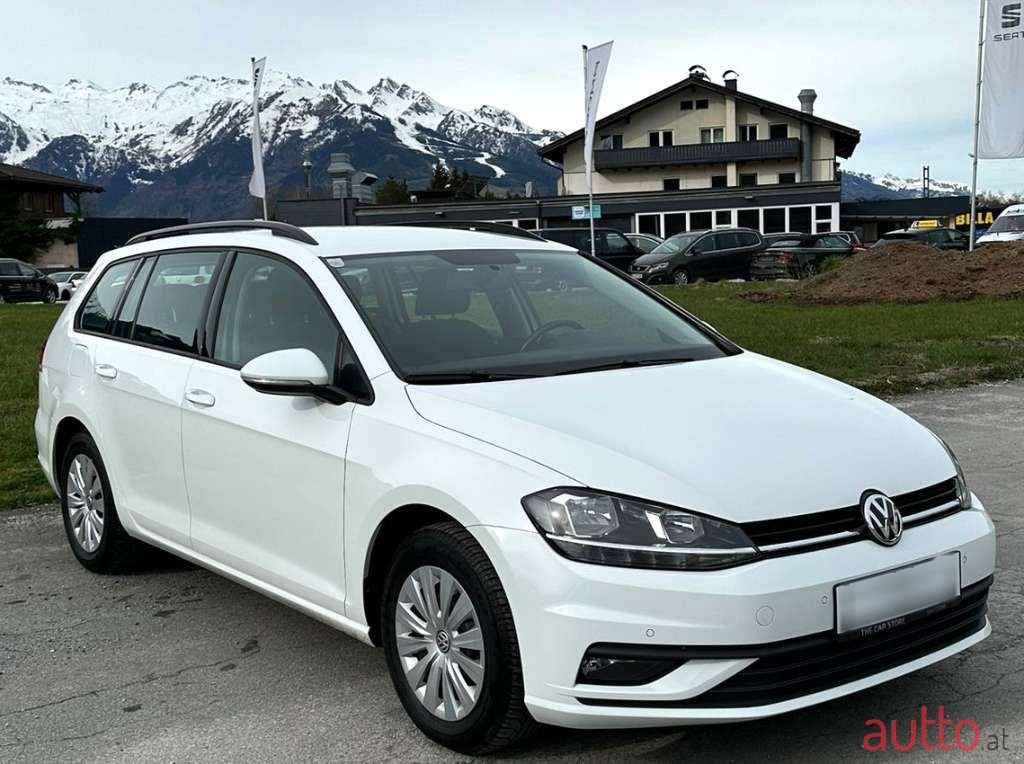 2019' Volkswagen Golf photo #3