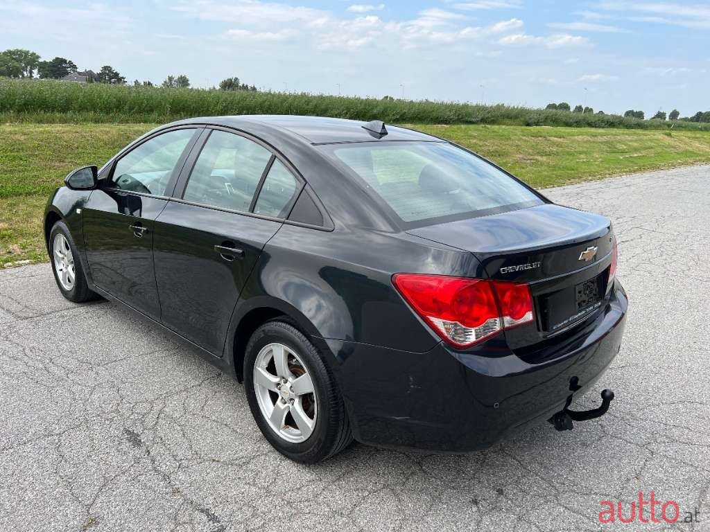 2011' Chevrolet Cruze photo #6