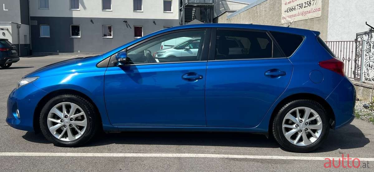 2014' Toyota Auris photo #4