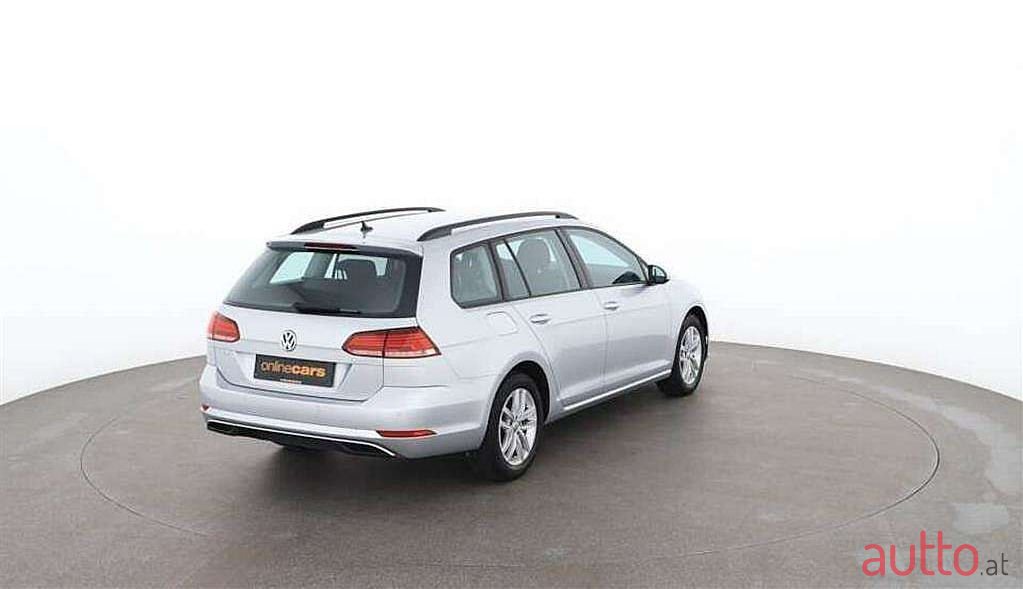 2019' Volkswagen Golf photo #3