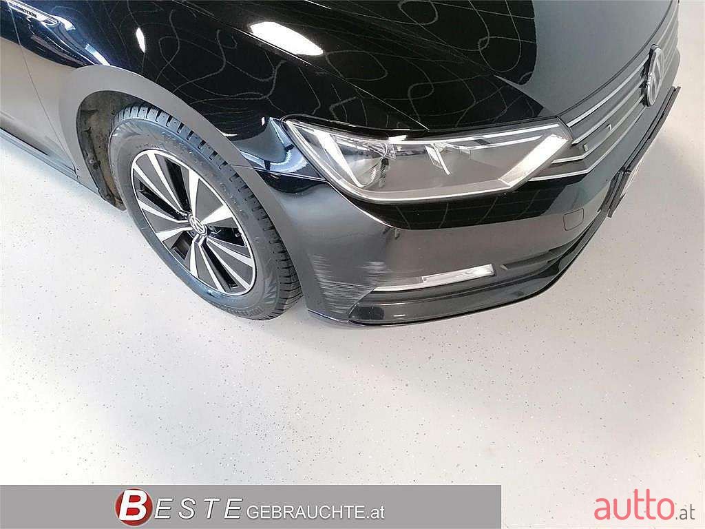 2016' Volkswagen Passat photo #2