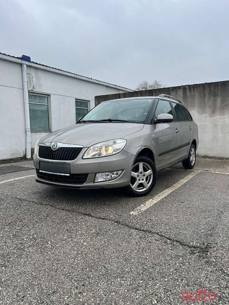 2012' Skoda Fabia photo #1