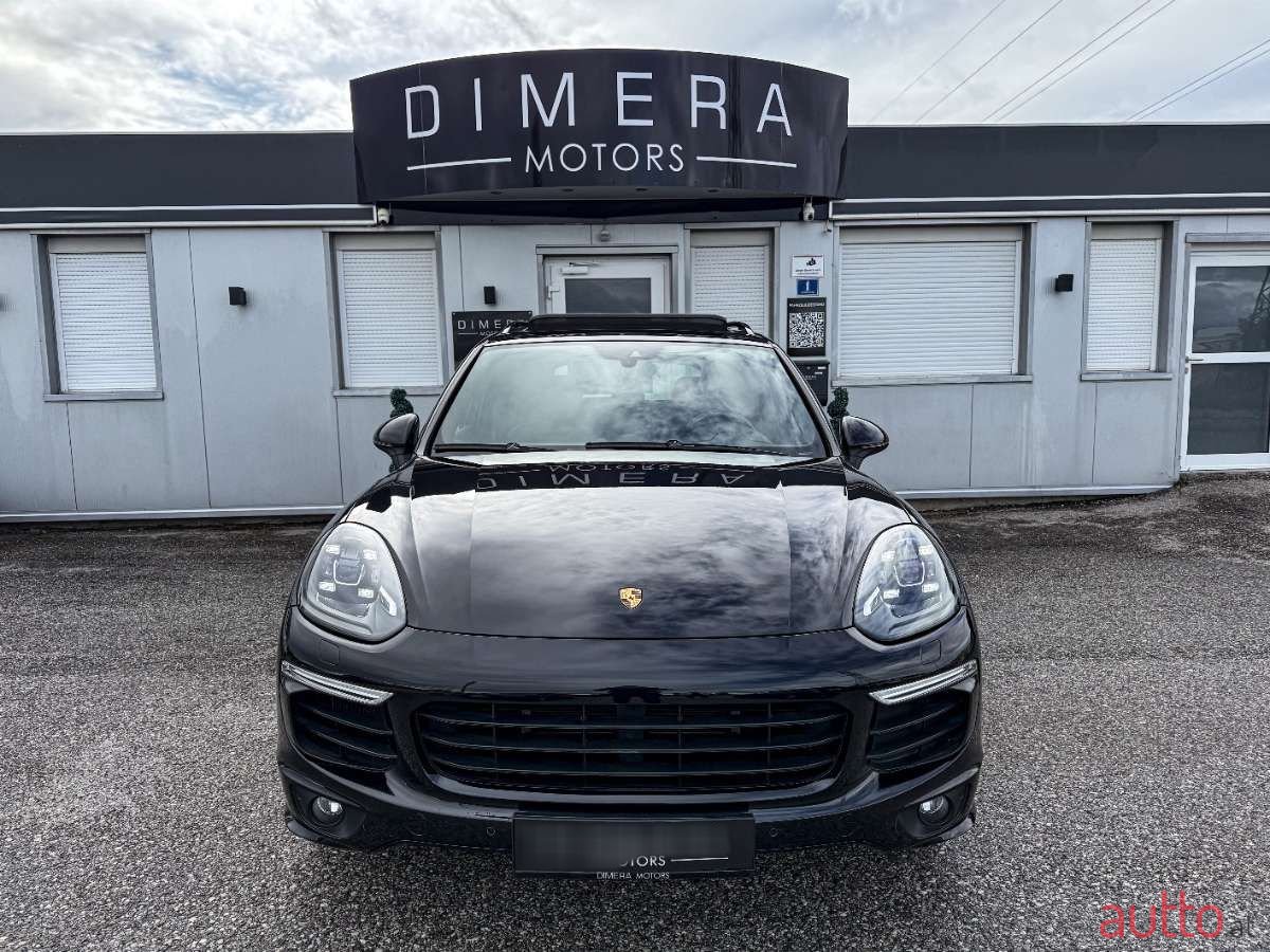 2015' Porsche Cayenne photo #4