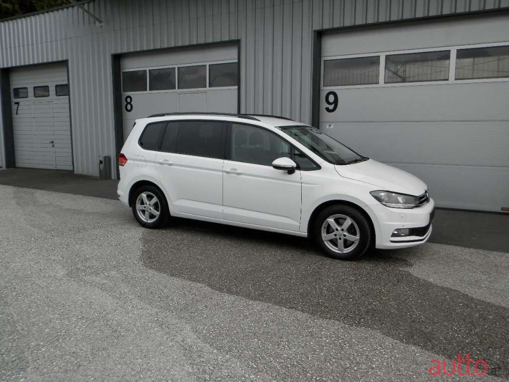 2015' Volkswagen Touran photo #1